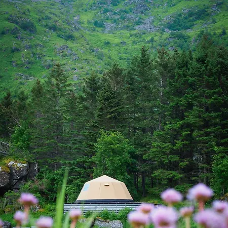 Flo Lofoten Nature Escape